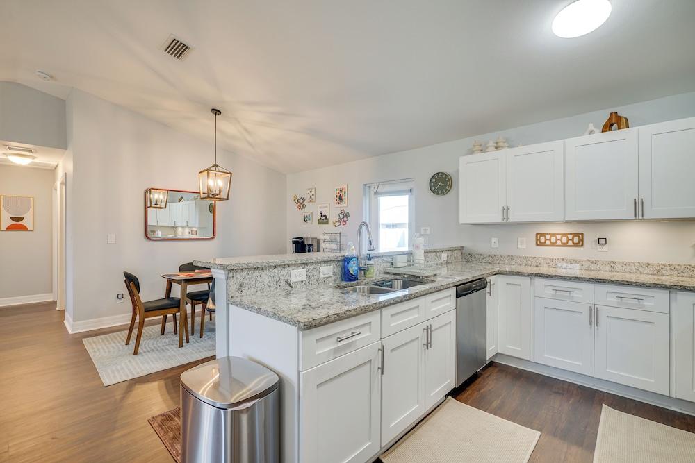 7 Mi to River District: Cape Coral Home w/ Lanai