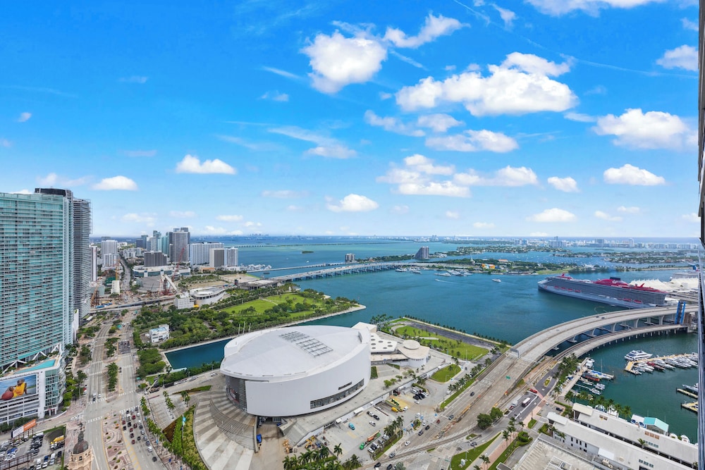 City & Bay Views in Downtown Miami