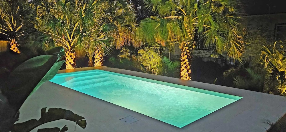 Serenity at Surfside by Avantstay Pool, Porches, Fire Pit & Arcade Near Vilano Beach
