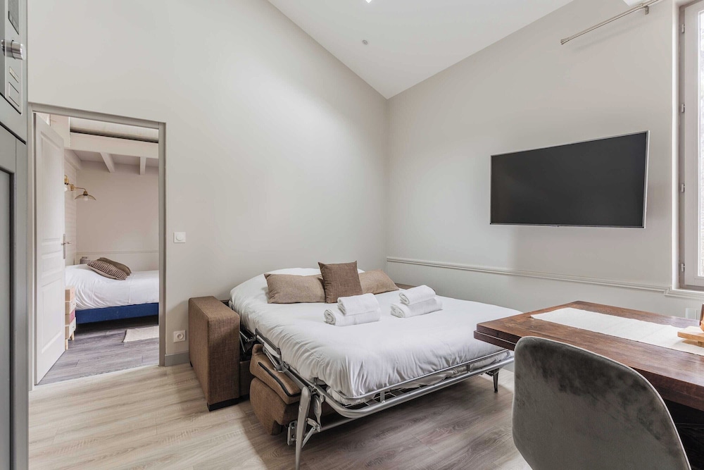 Townhouse With Garden 100m From Place Morny view 2