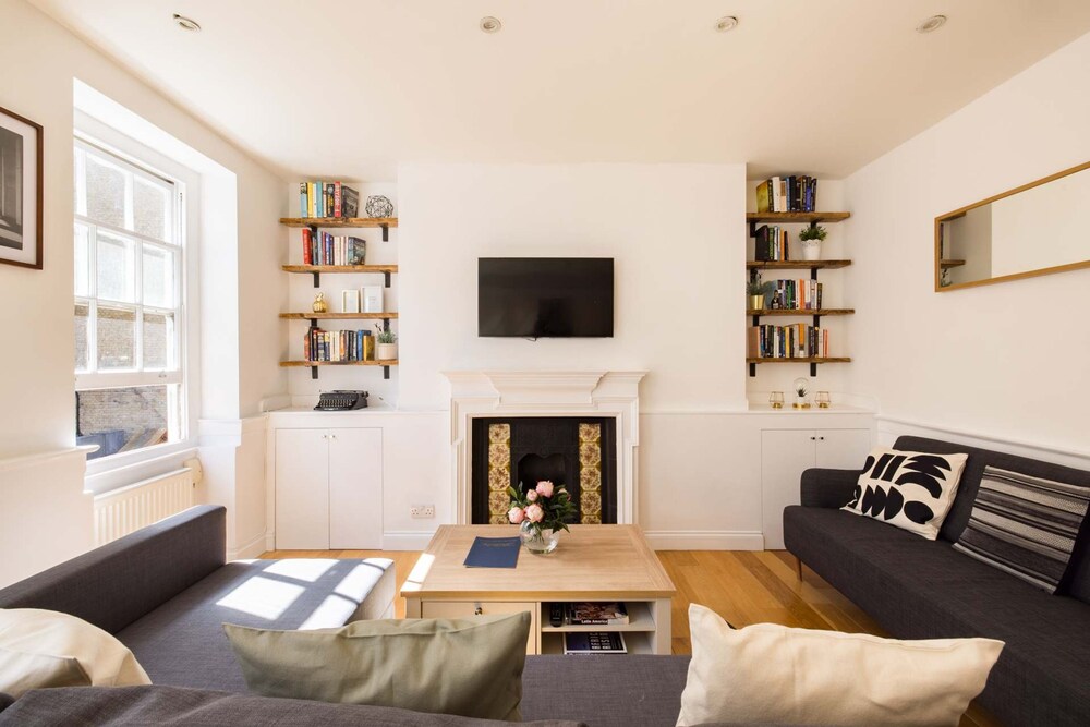 Contemporary Apartment in Central Bloomsbury