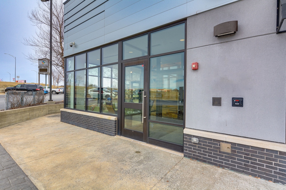 Modern Springfield Apartment ~ 7 Mi to Downtown!