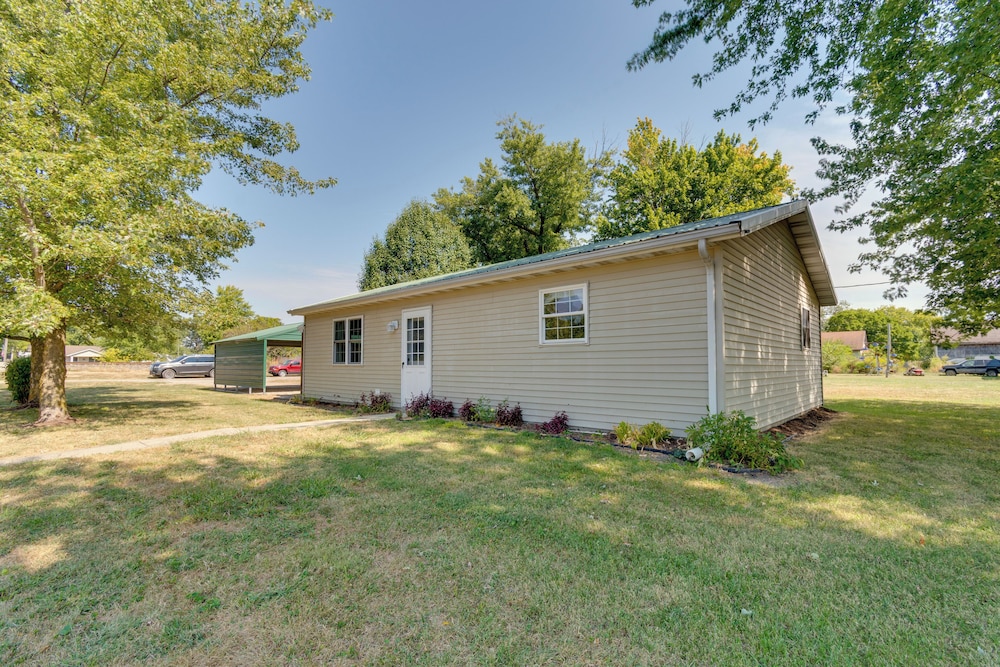9 Mi to Effingham: Pet-friendly Rural Escape