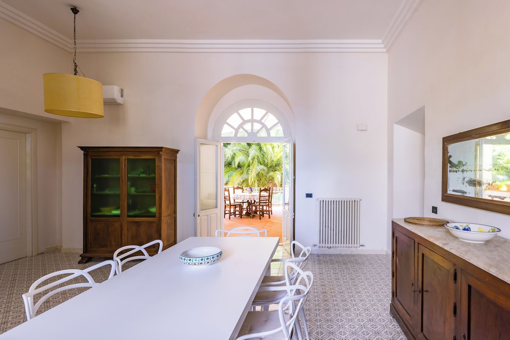 Villa Villari Terrace and Patio by Napoliapartments