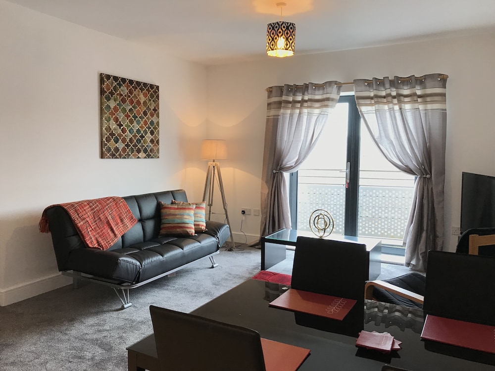 Grand Central Apartments, Centro