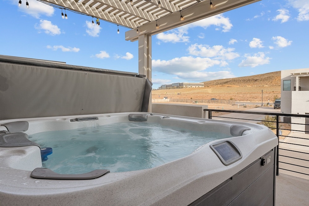 Oasis Retreat 5 Bedroom Townhouse
