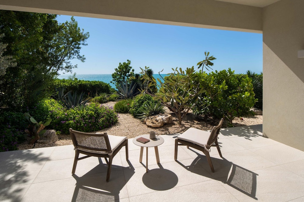 La Mer Villa West Luxury Oceanfront on Sapodilla Bay