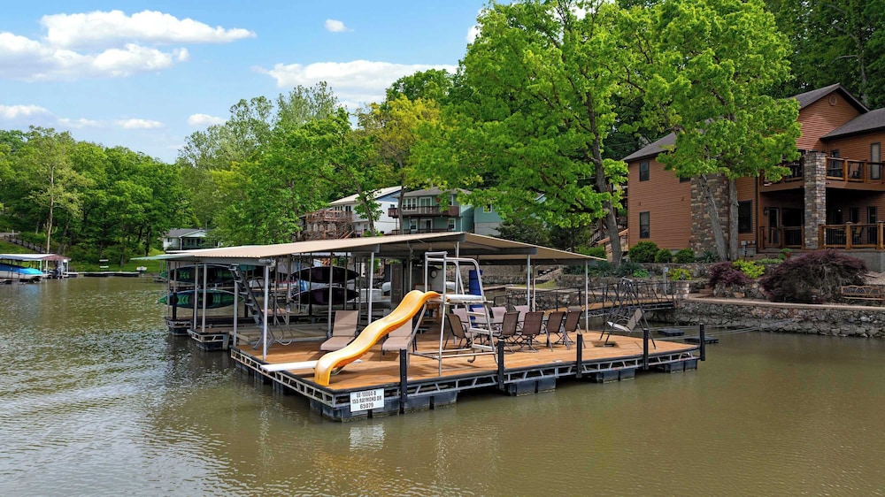 Trails End Hideaway Waterfront