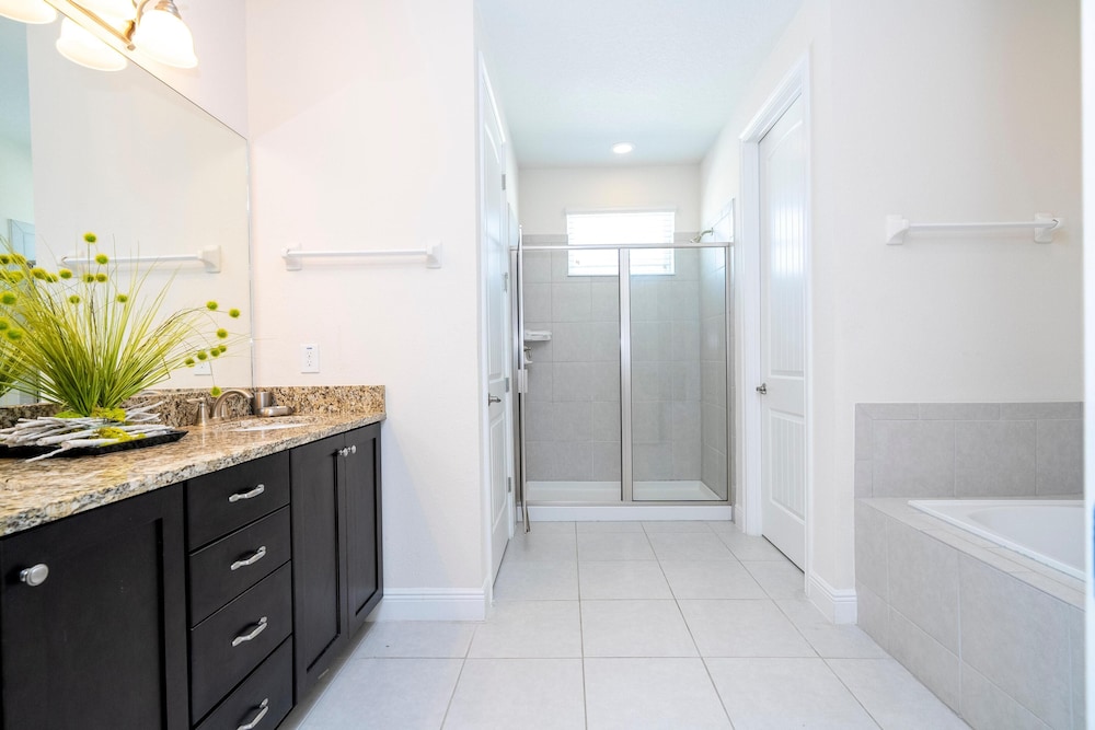 510 BS - 5BD Elegant Escape: Private Haven