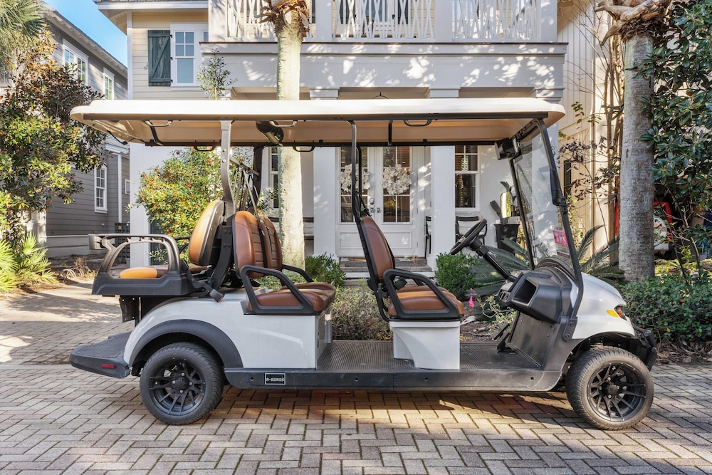 Seagrove Gardens Mins to the Beach, Santa Rosa Retreat w/ Golf Cart, A+ Design