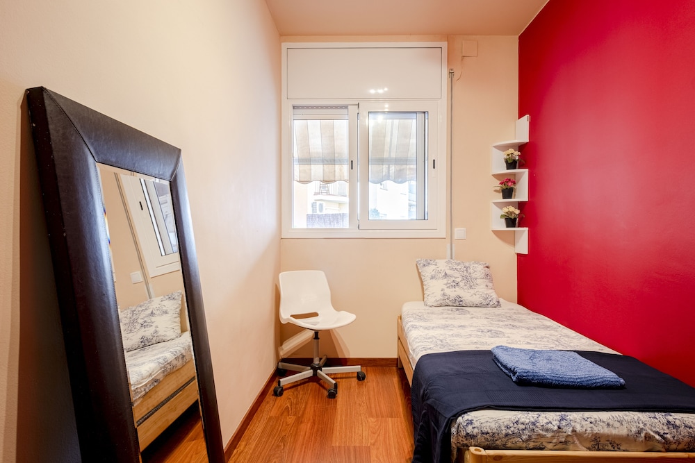 Comfortable 3BR Apartment Close to Placa Espana and Sants Station