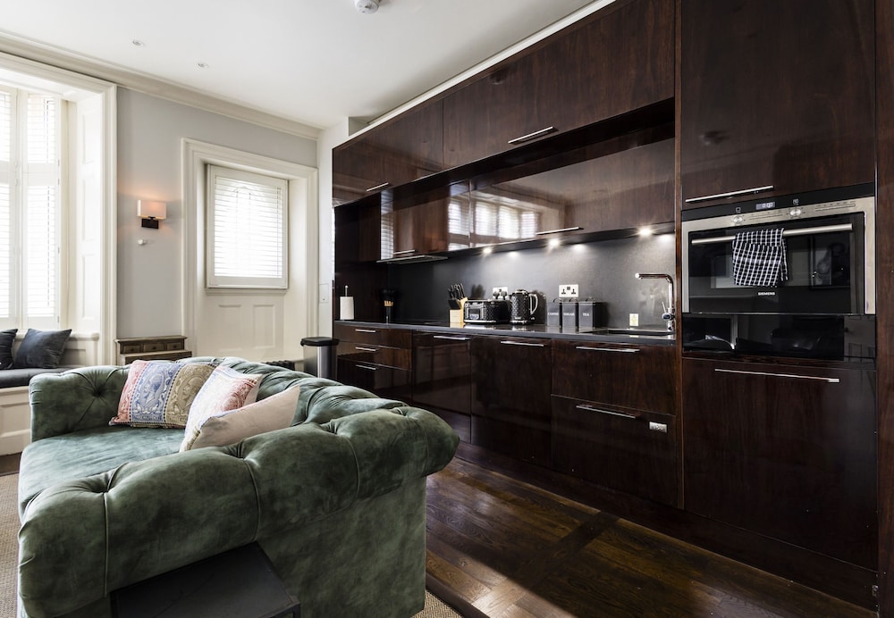 The Berkeley Square Suite