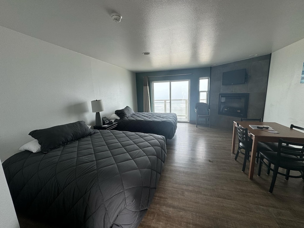 Sunset Oceanfront Lodging