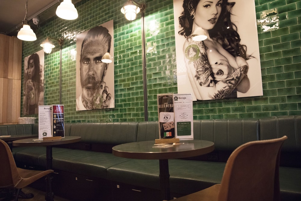 Durty Nelly's - Hostel