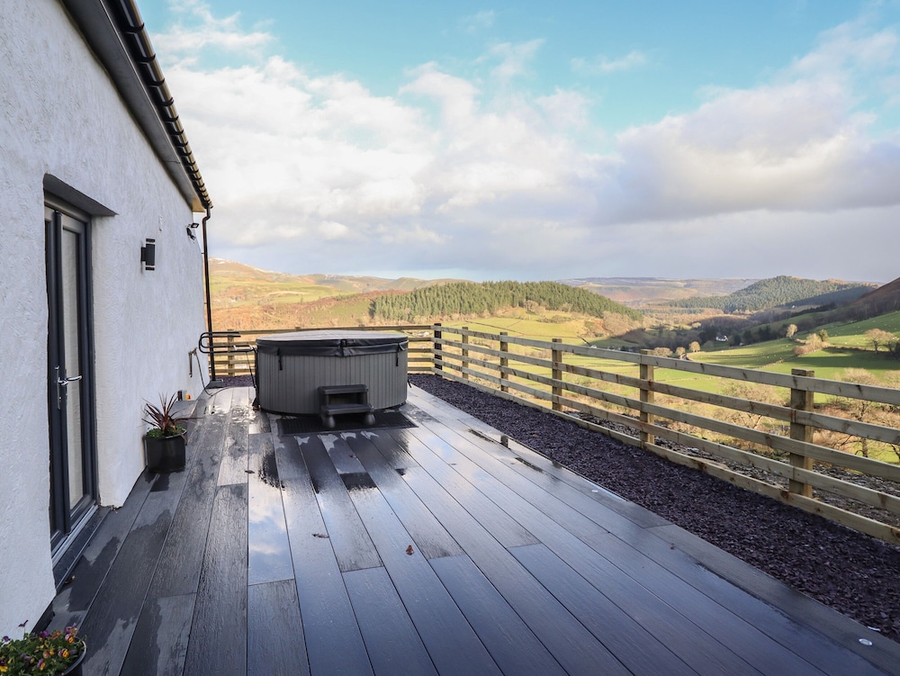 Tyn Llwyn Barn