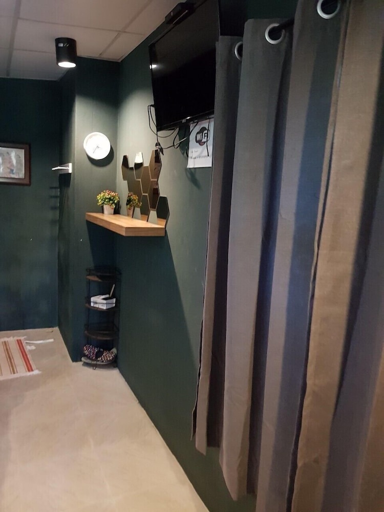 Room 9 Hometel