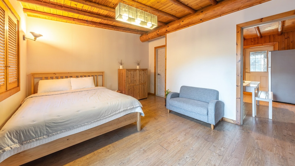 Hongcheon Fiction House Pension view 4