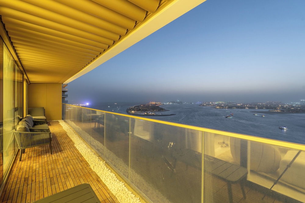 Grand Marina Bleu I Private Beach & Views I PS5 I Infinity Pool I by Skyline Serenity