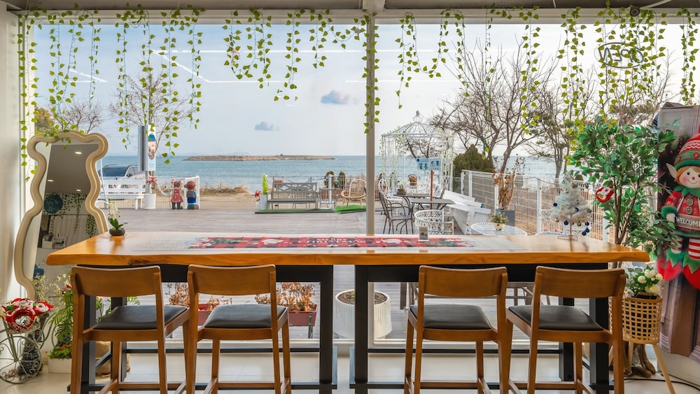 Yeongheungdo Blue Story Pension