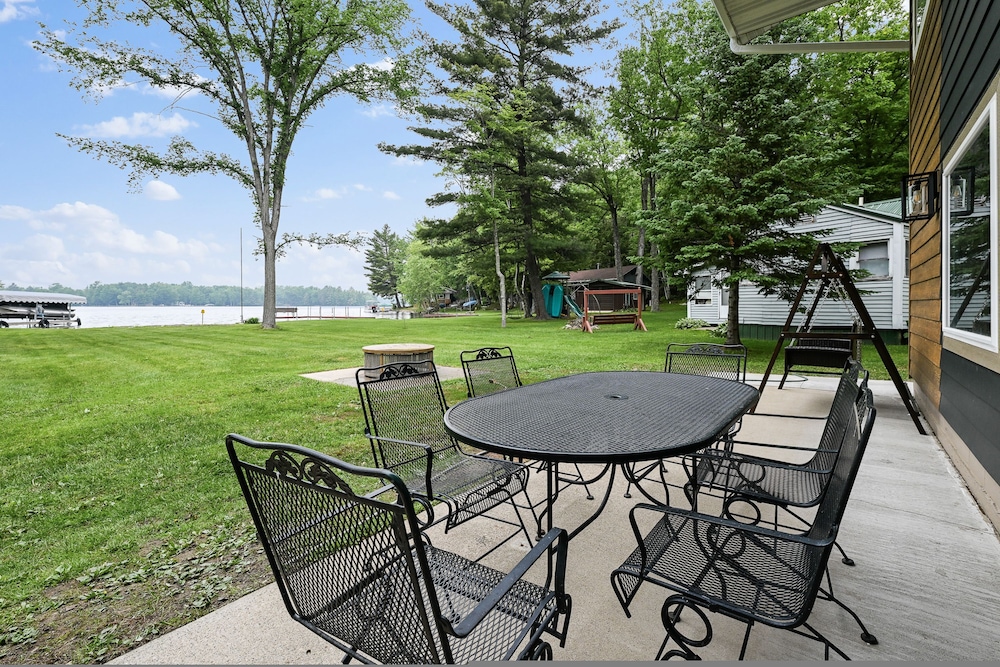 5 BR Family Hangout I Lake Views I Firepit