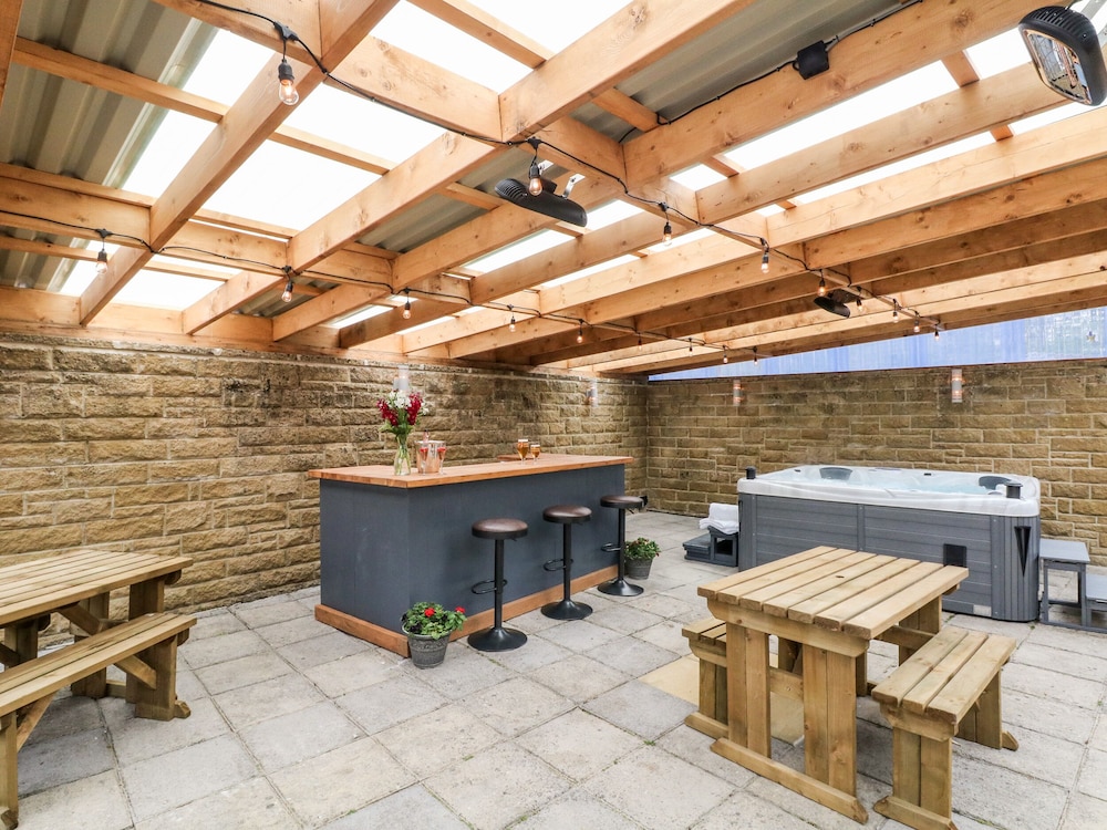 Hope Valley Vacations - Poacher's Arms - Property Image 31