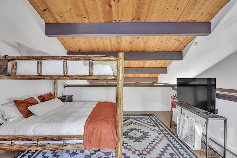 Alpine Retreat In The Heart Of Incline Village 2 Bedroom Condo