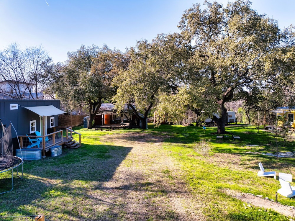 Cozy Tiny Home on Eco Farm and Huge Yard