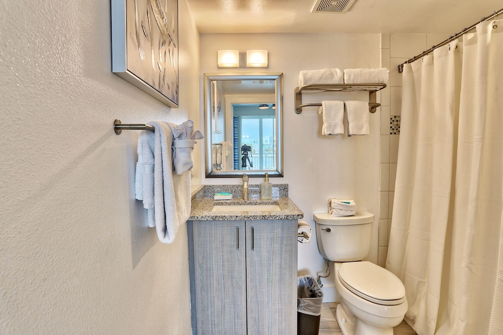 Oceana 204 East