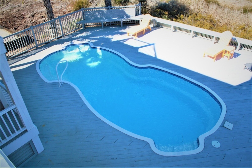 Beach Crew 4 Bedroom Home by RedAwning