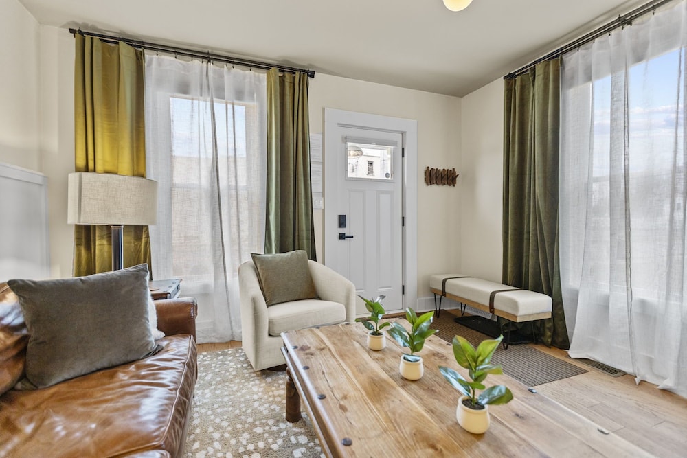 Abode 81 in Newark