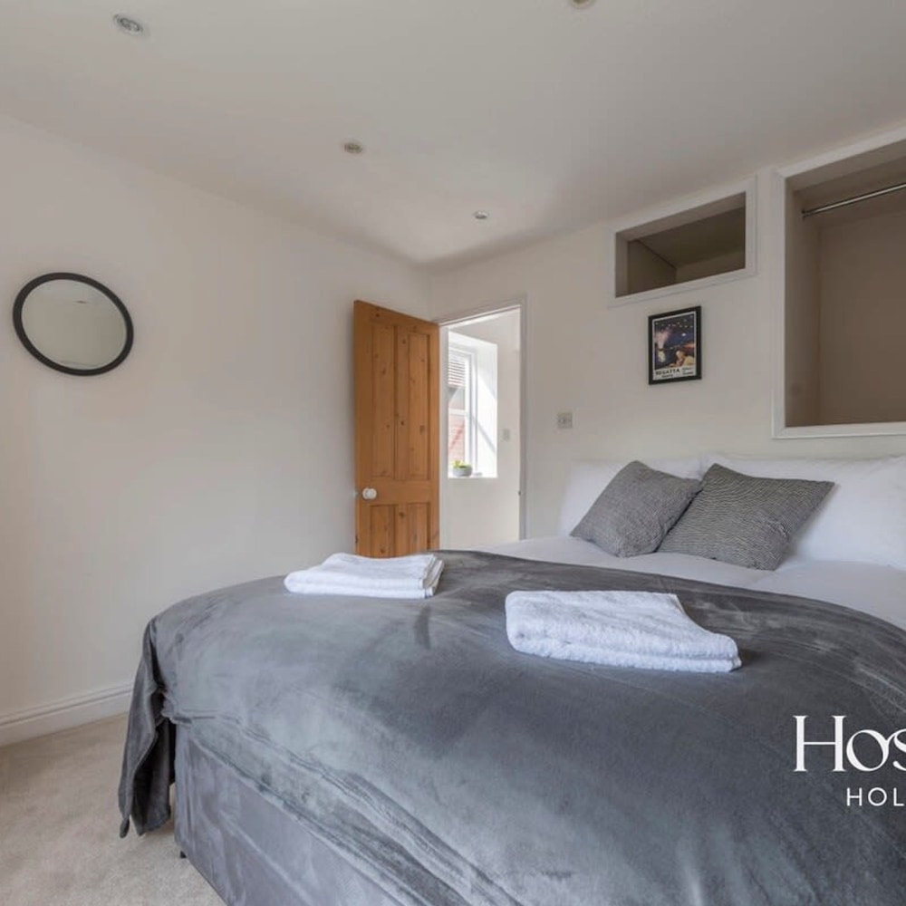 Stunning Character House In The Centre of Henley view 5