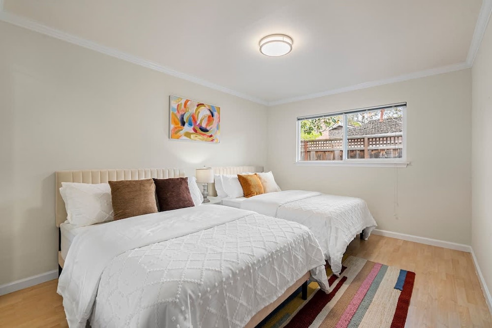 Cozy Modern House in Palo Alto