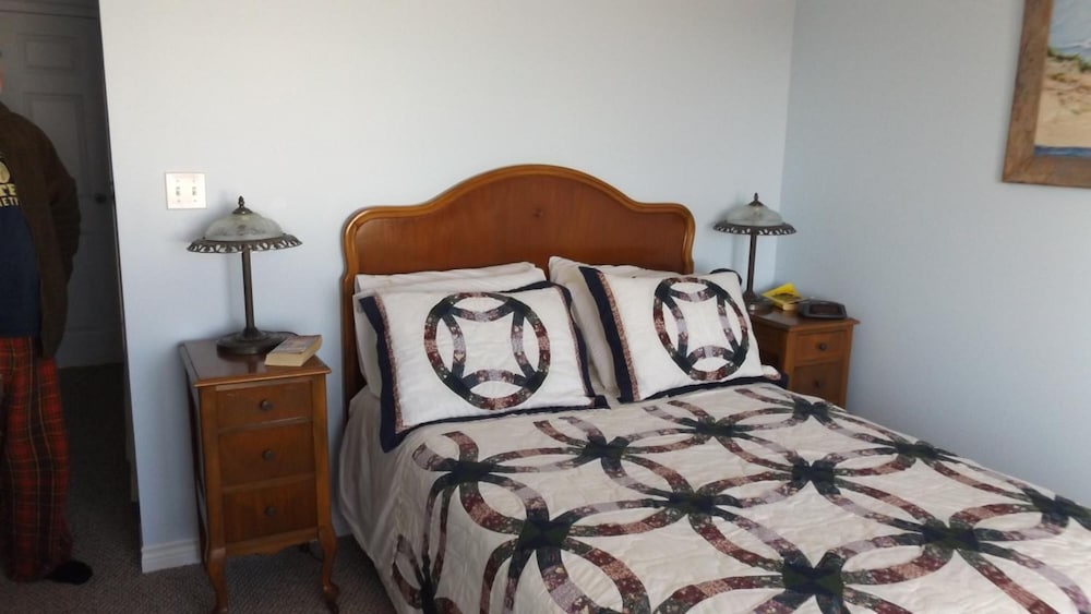 Johnson Shore Inn