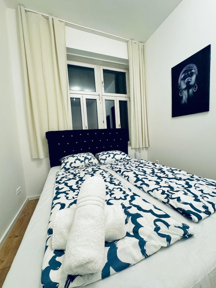 5BR Apartment Near Kaufpark Alterlaa