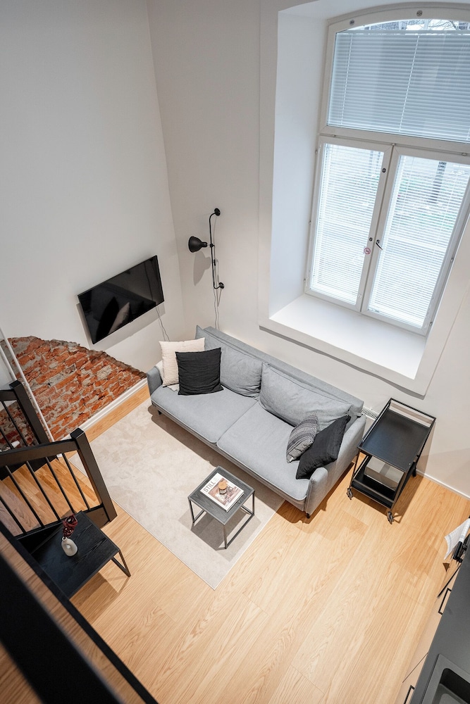 Stylish Loft next to City Center & Lake Pyhäjärvi