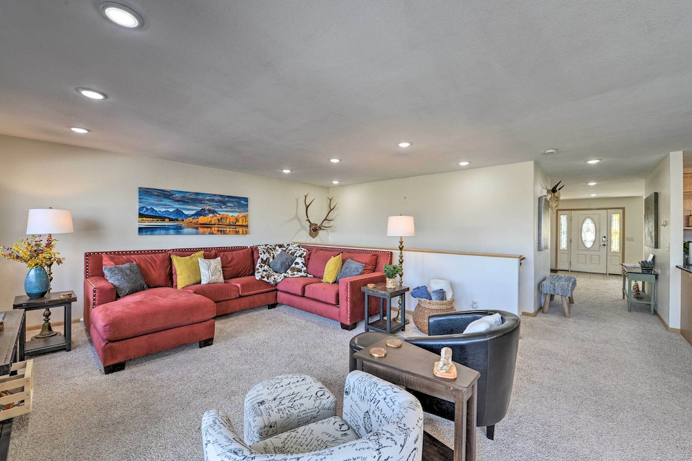 Riverton Vacations - Outdoor Enthusiasts' Retreat w/ Hot Tub, Deck - Property Image 1