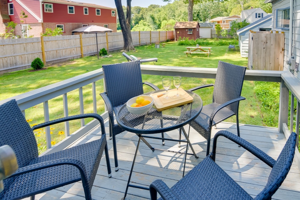 Home in Narragansett w/ Beach Access!