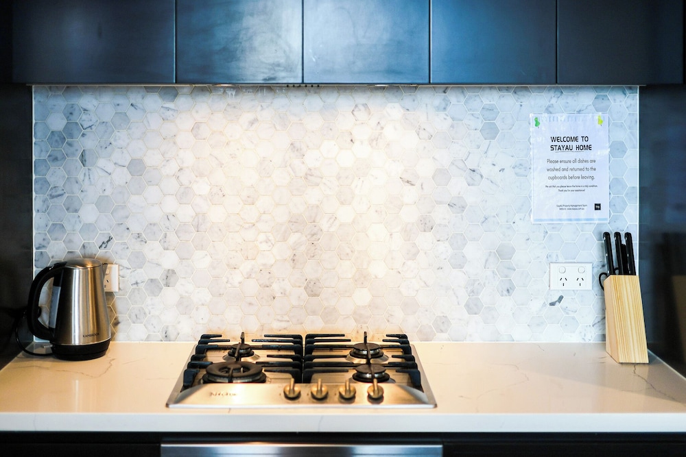 StayAU Stylish 2BR Central Box Hill