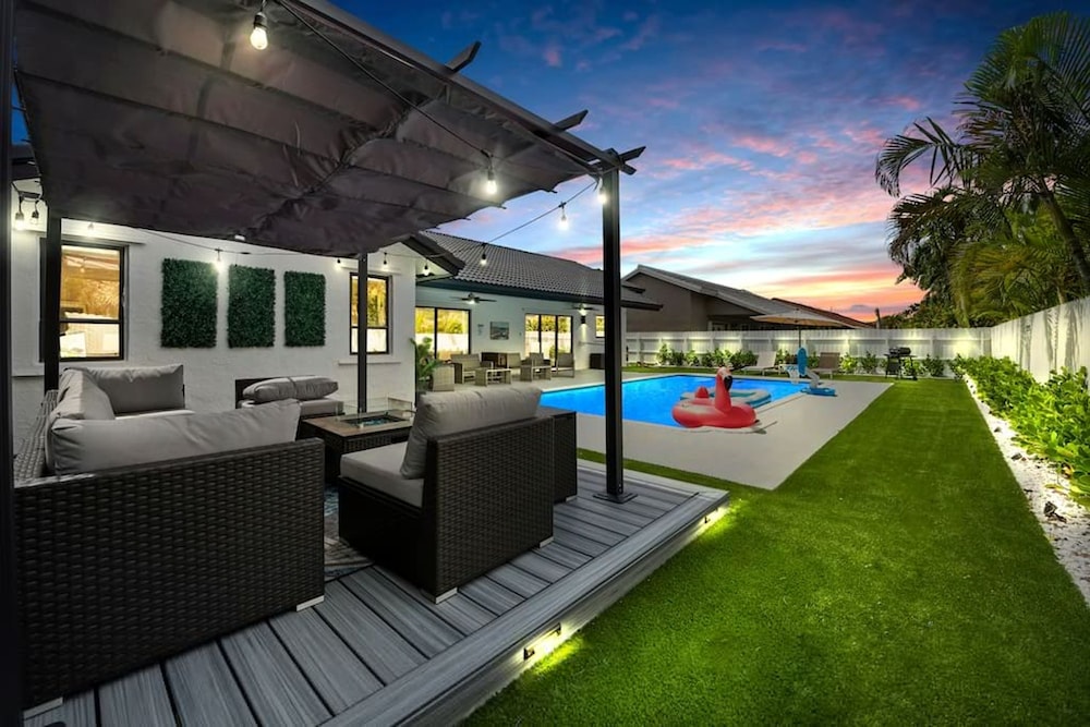 NEW Villa Paradise Lux Gem Pool Game Room