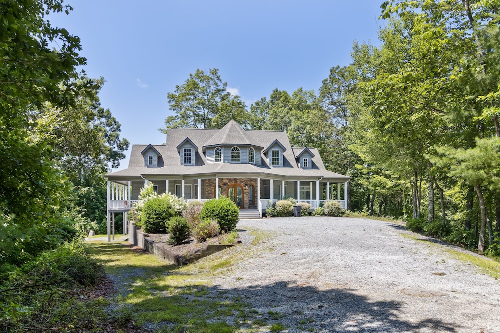 Grand Mountain Getaway Near Dupont-hendersonville, Nc 4 Bedroom Home by Sunscape Property Management