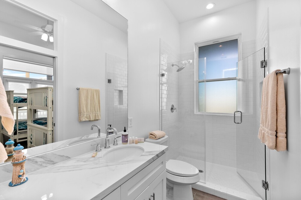 The Scarlett - Private Home At The Shores 3 Bedroom Home