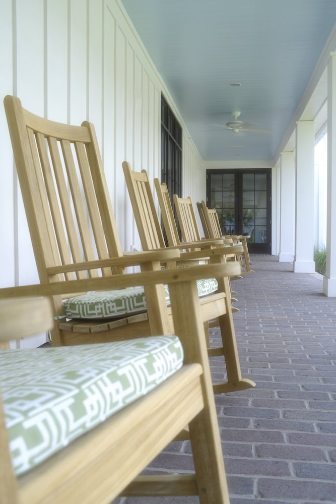 Brighton 103, Ocean View Condo, Full Amenities. 2 Bedroom Condo