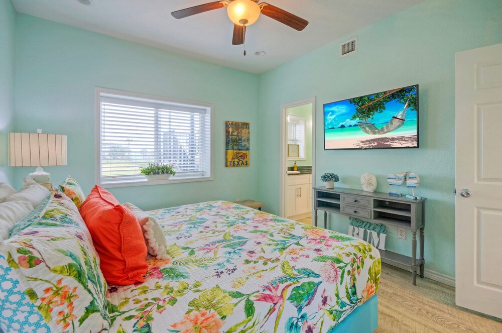 3 Condos in Beachfront Complex w Pool Sleeps 22 Island Retreat 3-unit Buyout