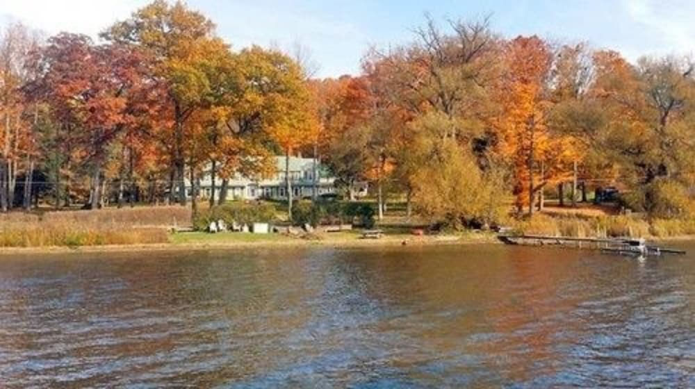 Maple Springs Lake Side Inn