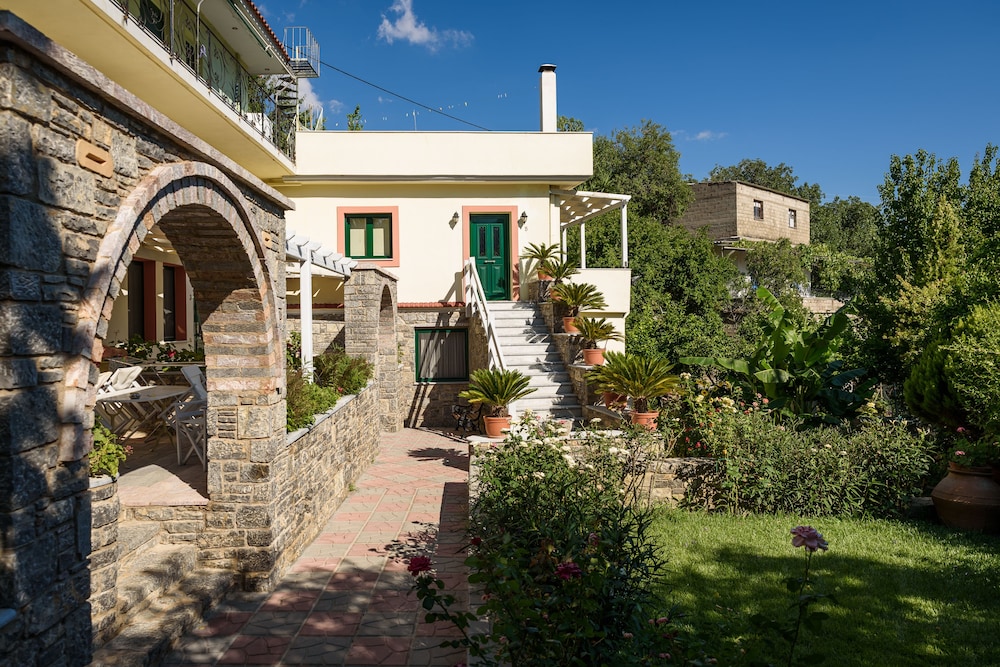 Lydia Lithos Houses photo 3