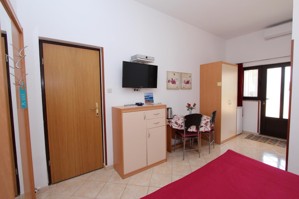 Guests House Lea
