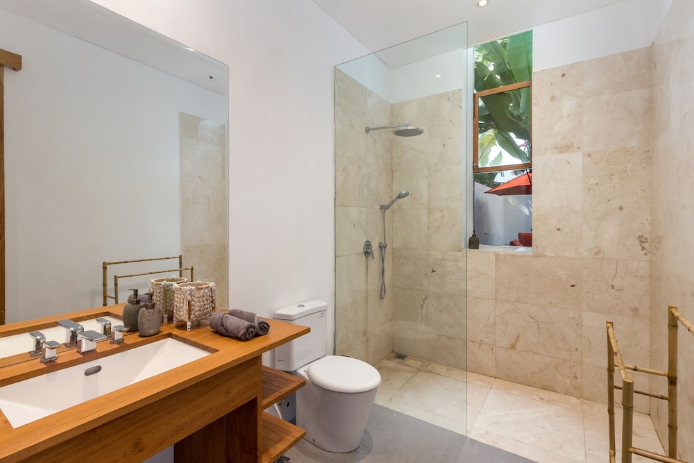 Beautiful Boho-chic 4br Tropical Villa in Pererenan Canggu