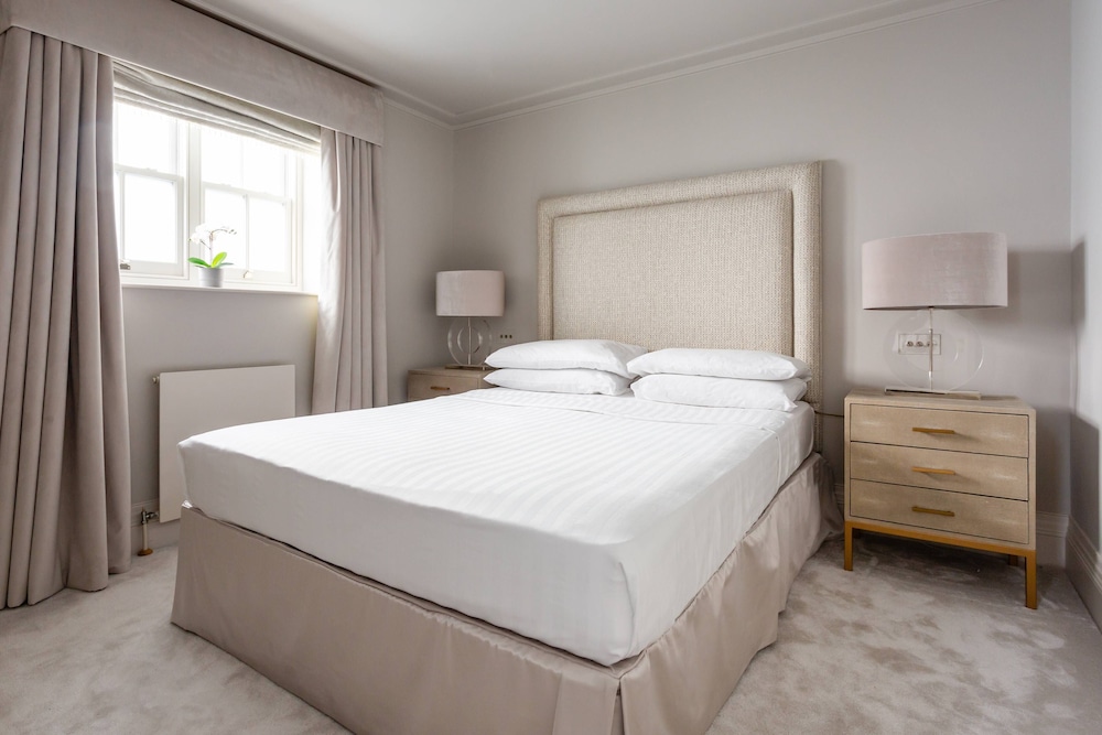 Eaton Mews South by Onefinestay