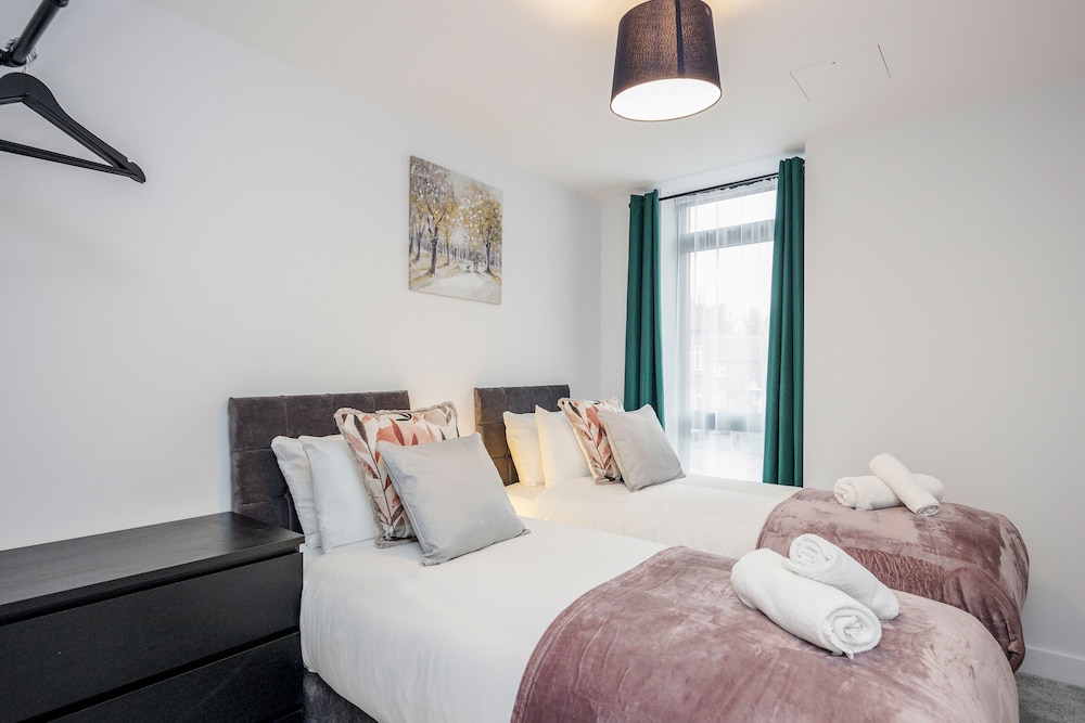 Watford Cassio Luxury - Modernview Serviced Accommodation view 4
