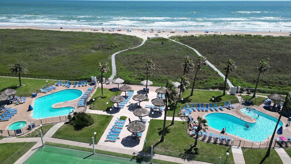 Sleeps 10 Direct Beach Heated Pool 3 Bedroom Apts